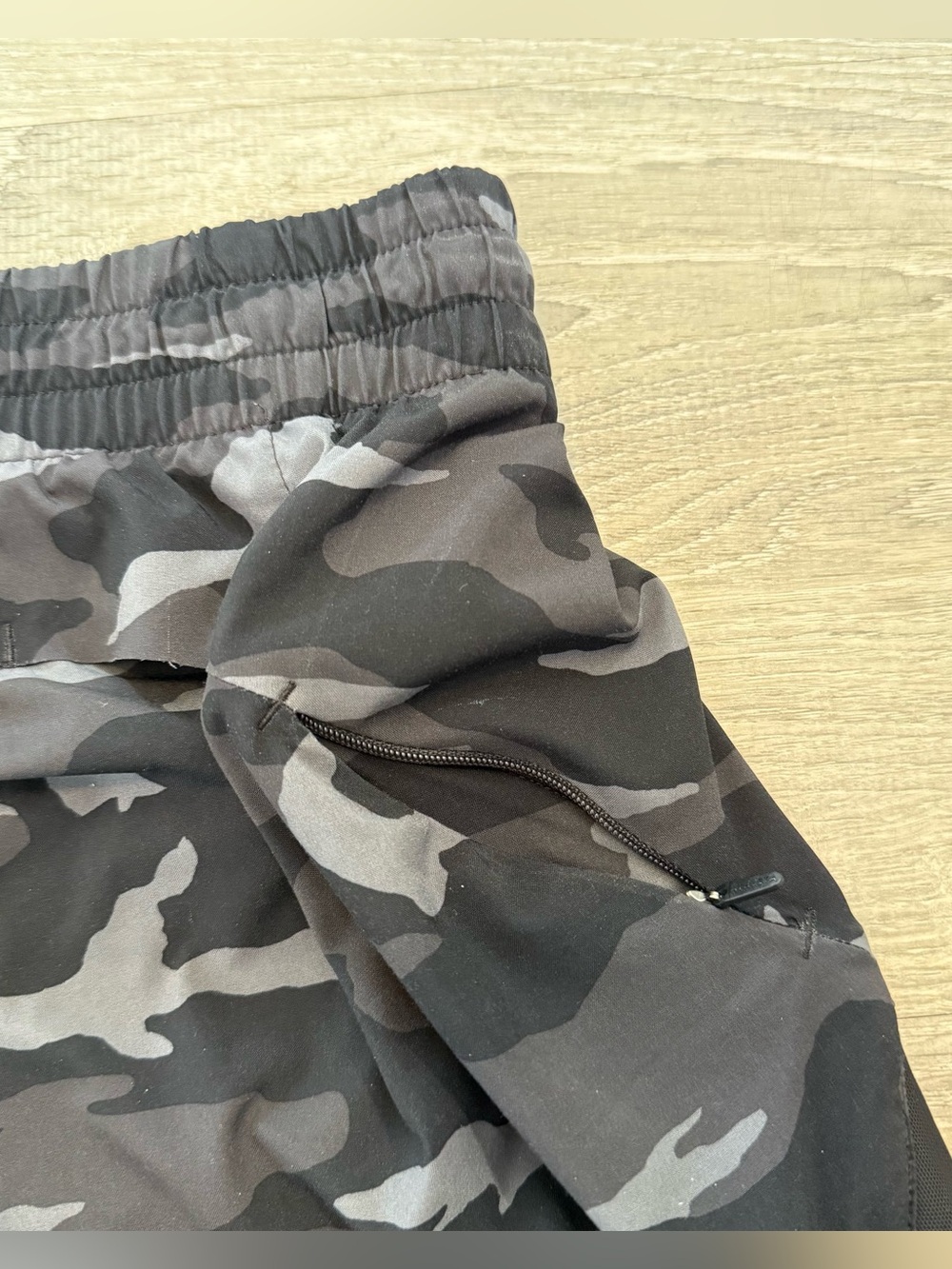 Athleta‎ Shorts - Printed Mesh Racer Run Short 4" - Picture 3 of 8